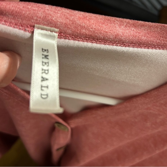 Blush - Picture 2 of 5